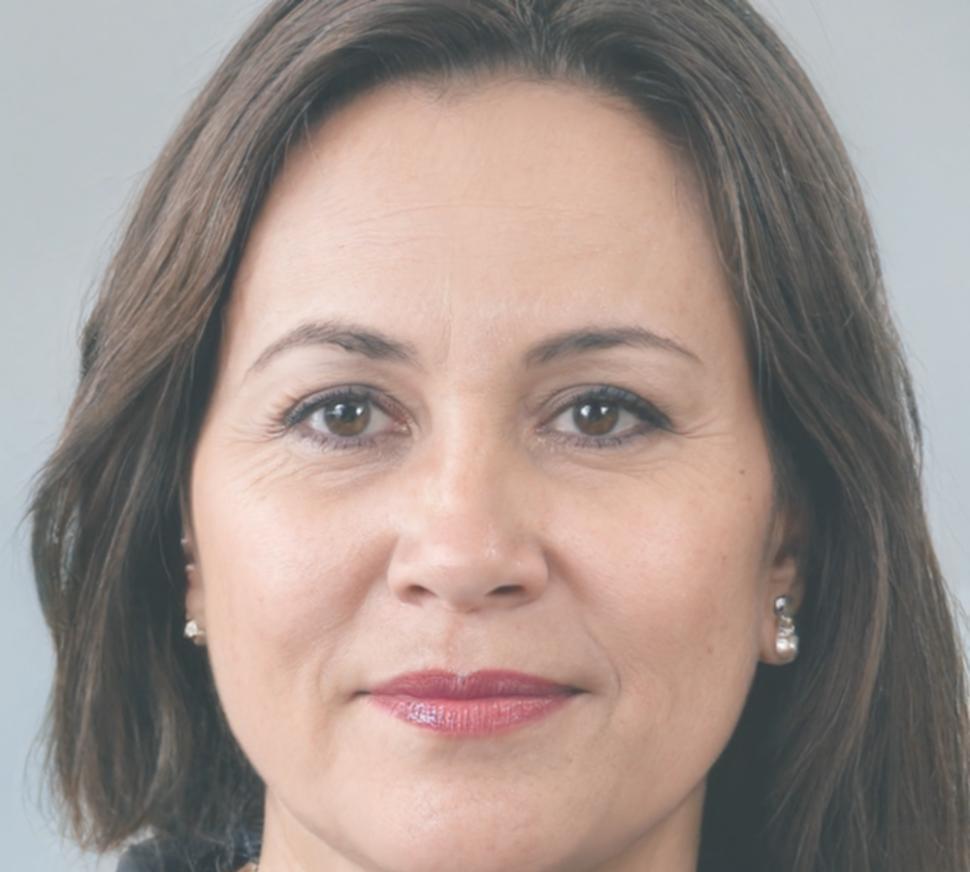 Patricia Chen, Senior Financial Educator